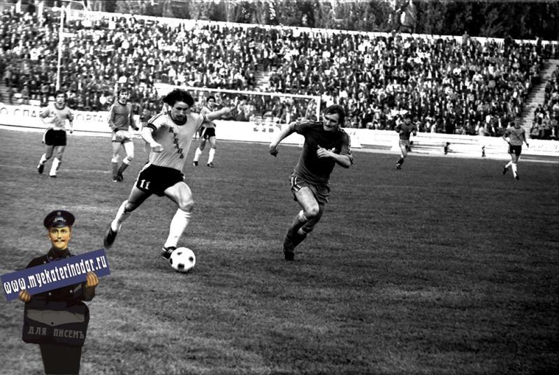 Нажмите на изображение для увеличения.

Название:	ekaterinodar-krasnodar-futbolnyiy-match-kuban-zenit-09-10-1980.jpg
Просмотров:	440
Размер:	97.4 Кб
ID:	584200